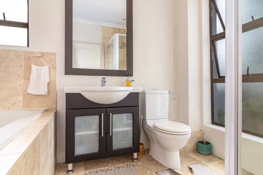To Let 3 Bedroom Property for Rent in Sea Point Western Cape